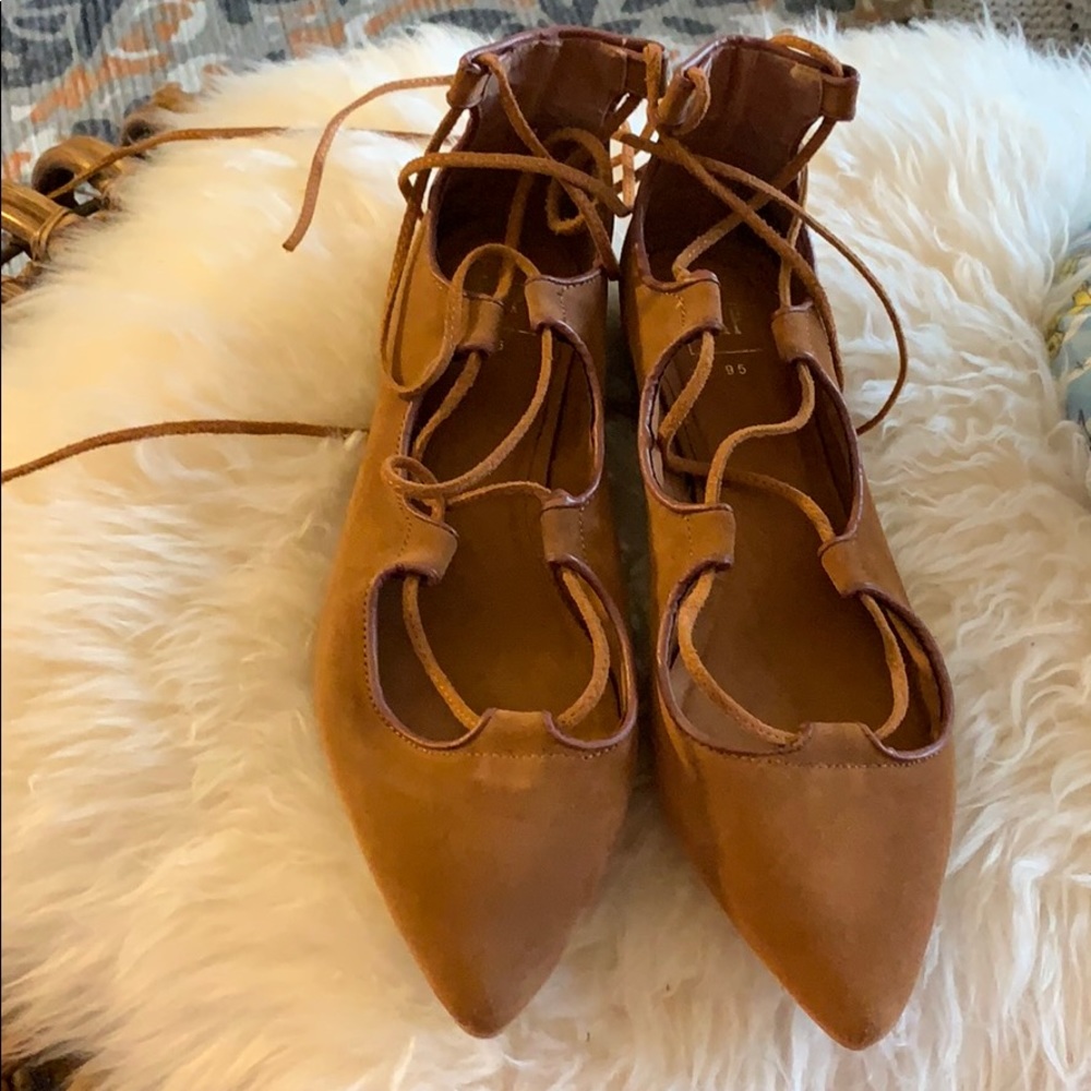 GAP lace up flats NWOT